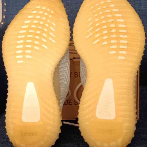 Adidas Yeezy Boost 350 v2 Cloud White (non-reflective) - Picture 2 of 4